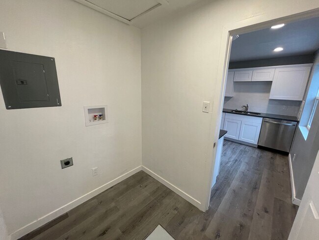 Building Photo - Charming 3 Bed/1 Bath Home!