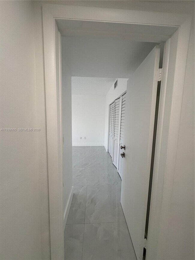 Building Photo - 9159 SW 77th Ave