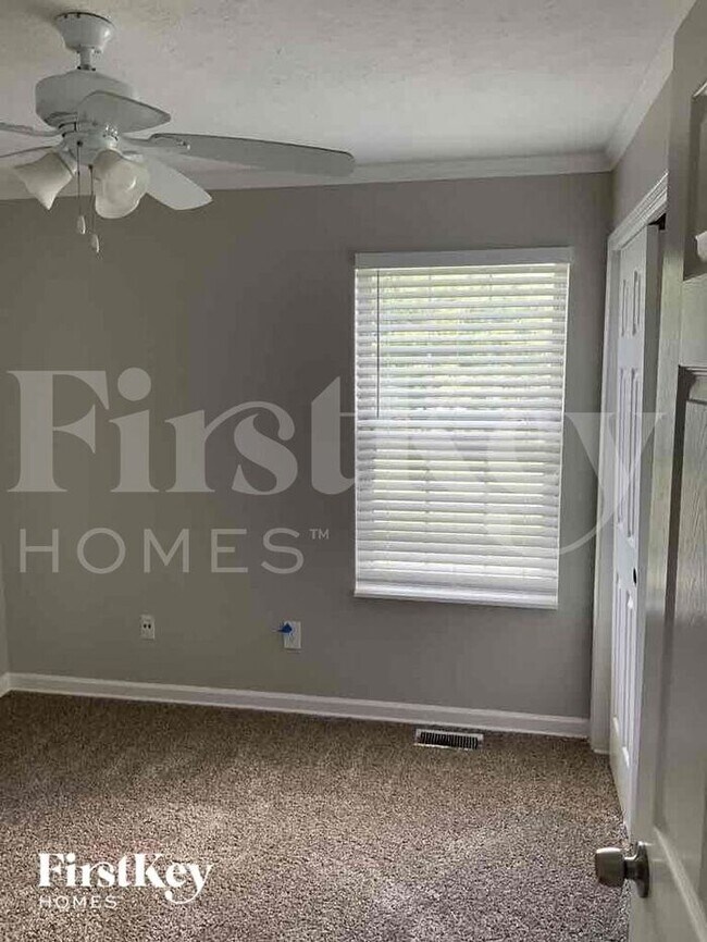 Building Photo - 962 Andover Dr