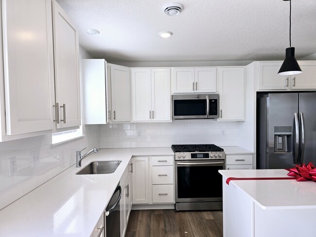 Kitchen - 1103 Middlefield Rd