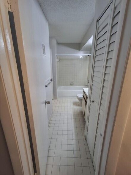 Building Photo - 741 Lyons Rd