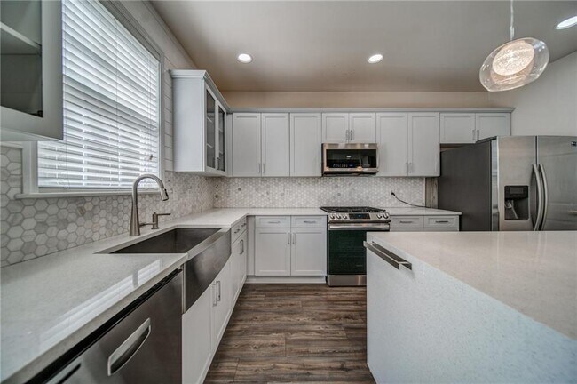 Building Photo - 853 Van Briggle Path NE