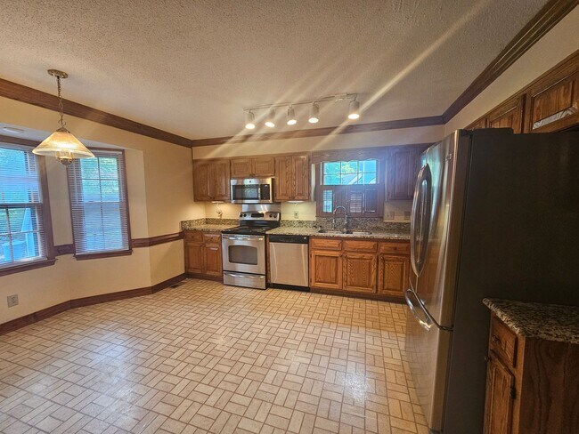 Building Photo - NEW LISTING!!!! Dont Miss Out