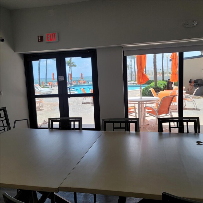 Building Photo - 3800 Galt Ocean Dr