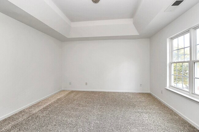 Building Photo - 1215 McAllister Dr