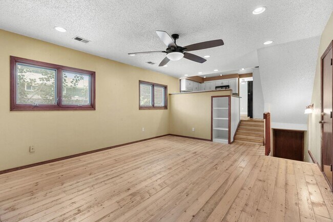 Building Photo - Available NOW! 3 Bedroom 1 Bath Beautiful Home in Arvada!