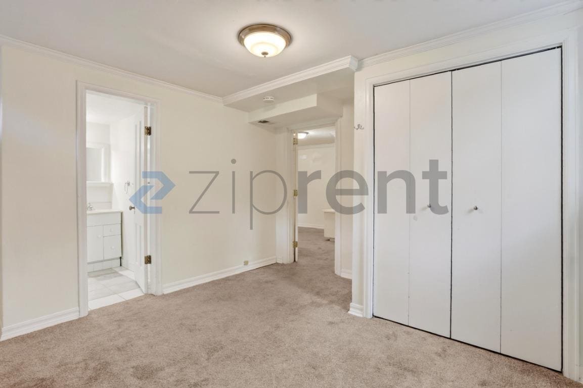 Building Photo - Unit