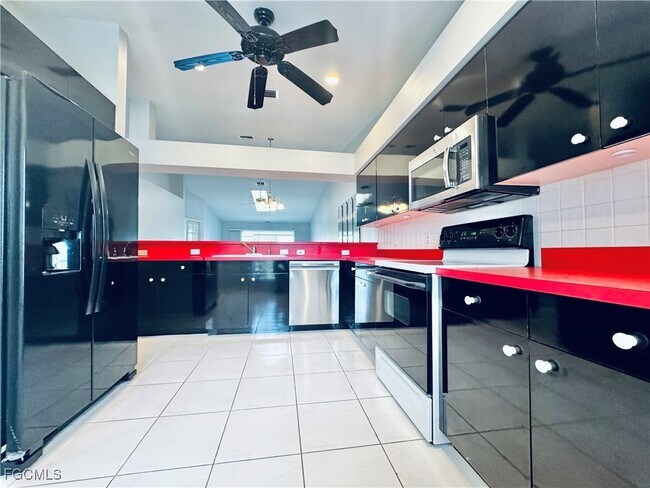 Building Photo - 1320 SE 6th Ave