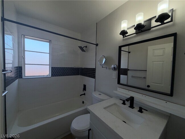 Building Photo - 1628 Thelma Ln