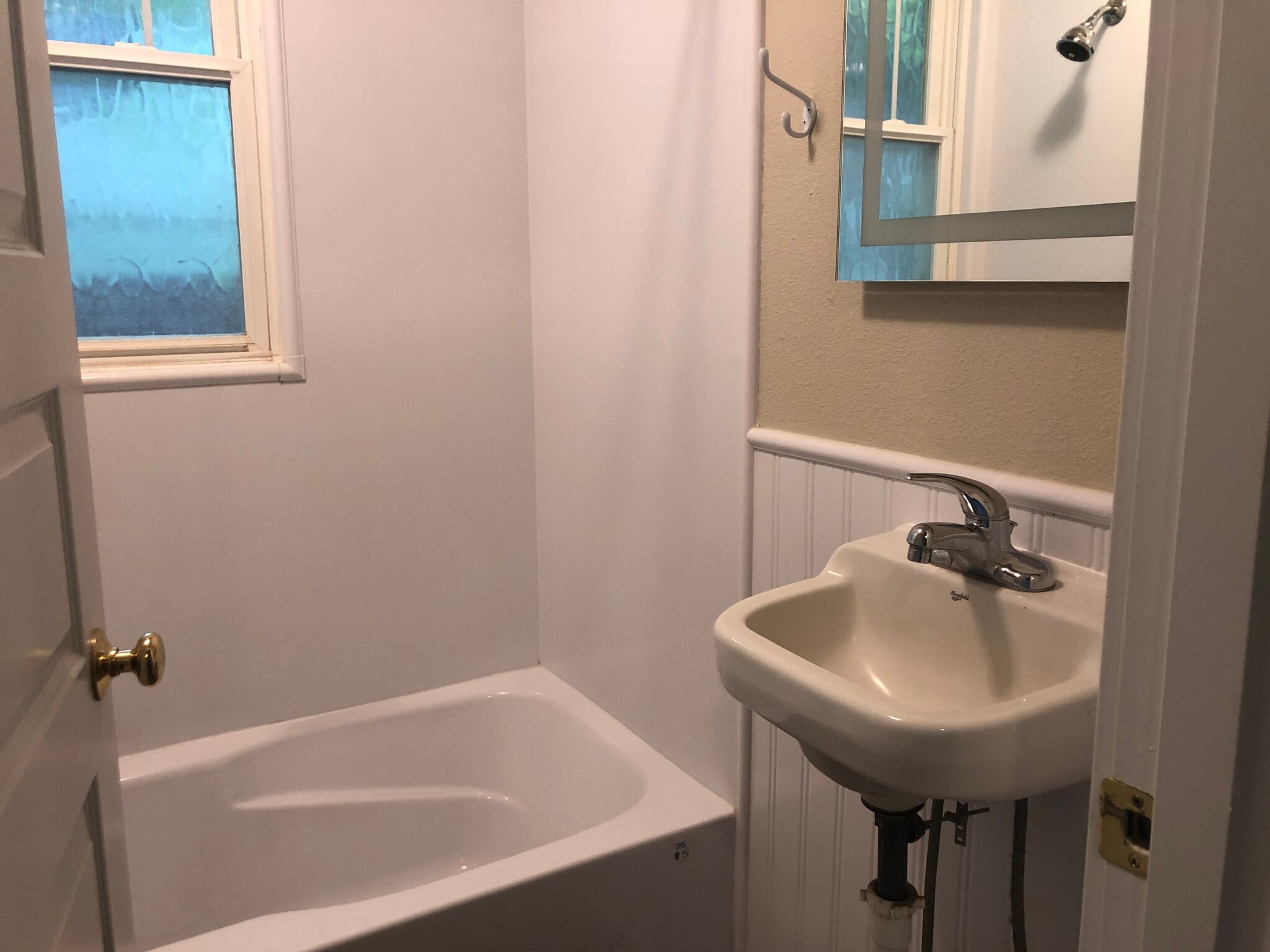 Building Photo - 635 NE Opal St