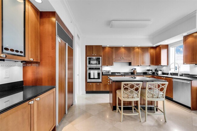 Building Photo - 785 Crandon Blvd