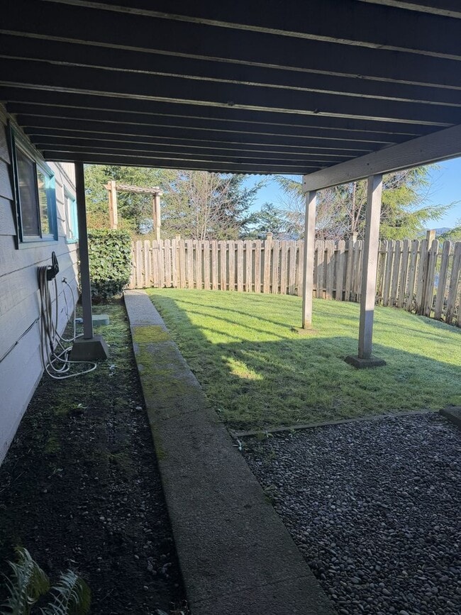 Building Photo - 1150 N 5th St