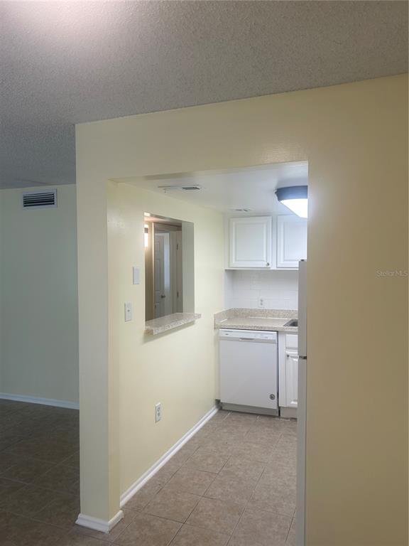 Building Photo - 2513 N Alafaya Trail