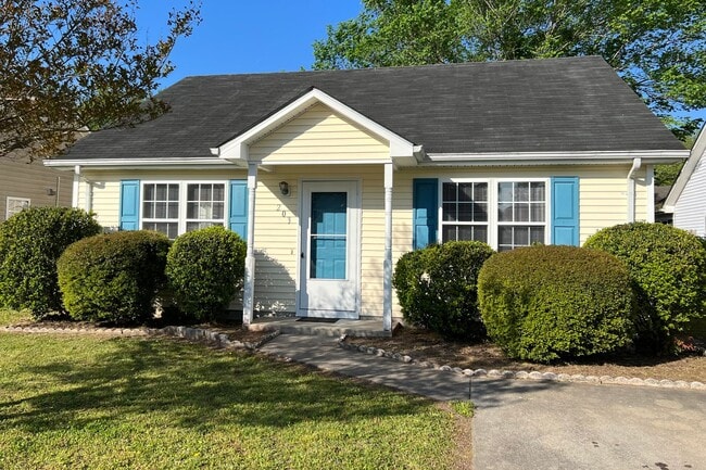 Primary Photo - 203 Oakwood Ln