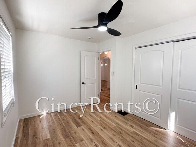 Building Photo - 6815 Sunray Ave