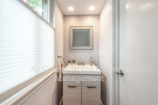 Building Photo - 10343 Bushman Dr