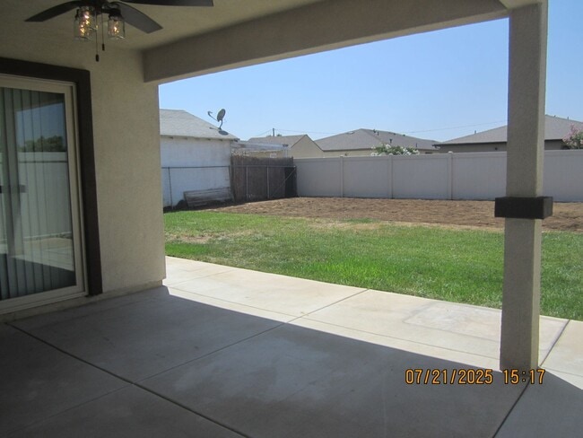 Building Photo - Immaculate Single Story Like New