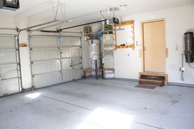 Building Photo - Custom home in Southwest Reno, 3 Bedrooms, 2 Bathrooms, Large Garage