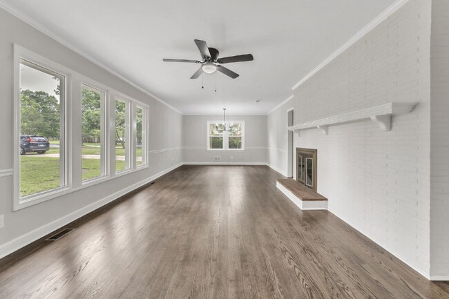 Building Photo - "Charming 3-Bedroom Spartanburg Retreat wi...