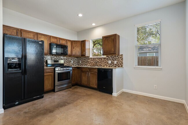 Building Photo - 4415 Clawson Rd