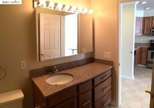 Building Photo - Lovely upgraded studio condo with resort-like amenities at desirable Watergate by the bay!
