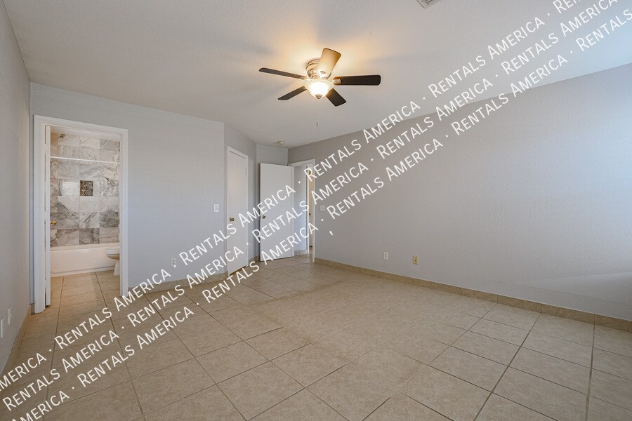 Building Photo - 1324 S Mosley Ct