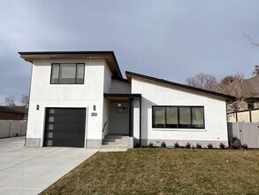 Building Photo - ABSOLUTELY UNBELIEVABLE NEW HIGH END CUSTOM HOME!