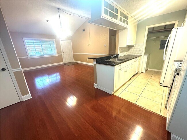 Building Photo - 10263 Gandy Blvd N