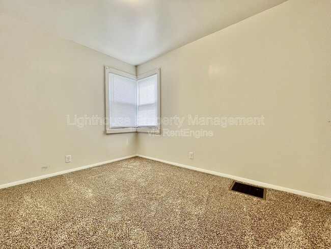 Building Photo - 1215 Ottillia St SE