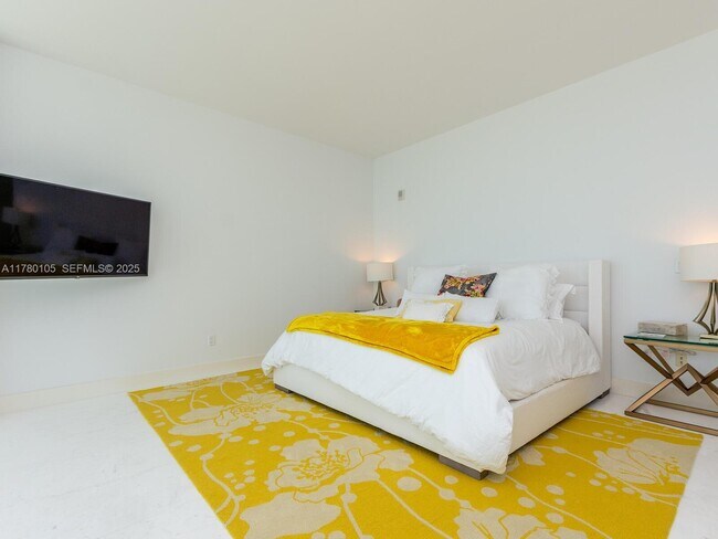 Building Photo - 16901 Collins Ave