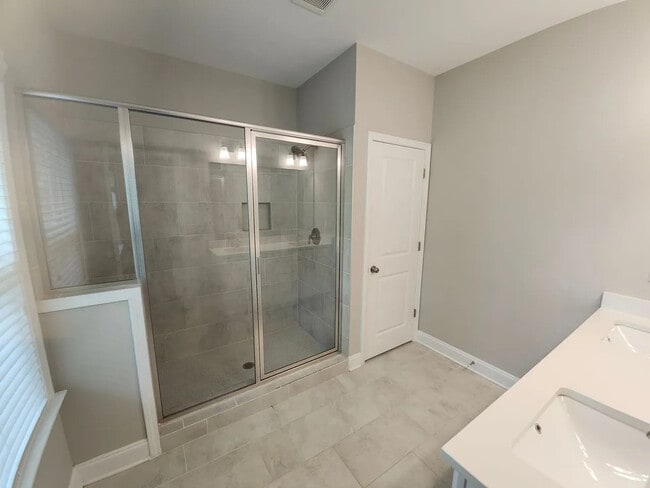 Building Photo - 4560 Mikajack Dr SE