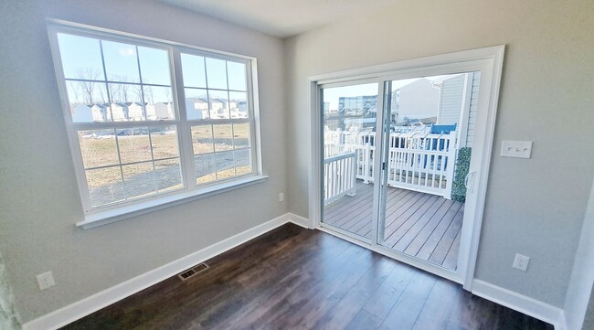 Building Photo - 3 Bed / 3-1/2 Bath Single Family Townhome