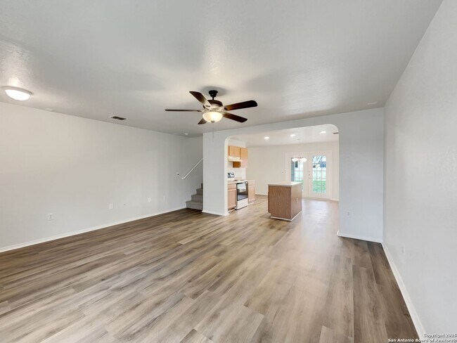 Building Photo - Charming 3 Bedroom 2 Bath home in Northeast Crossing.