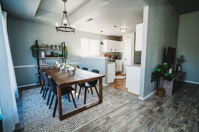 Building Photo - 2607 Rampart Loop