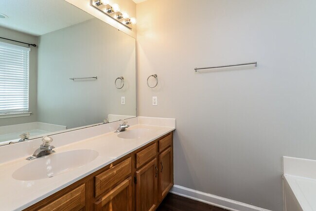 Building Photo - 13113 Peacock Ln