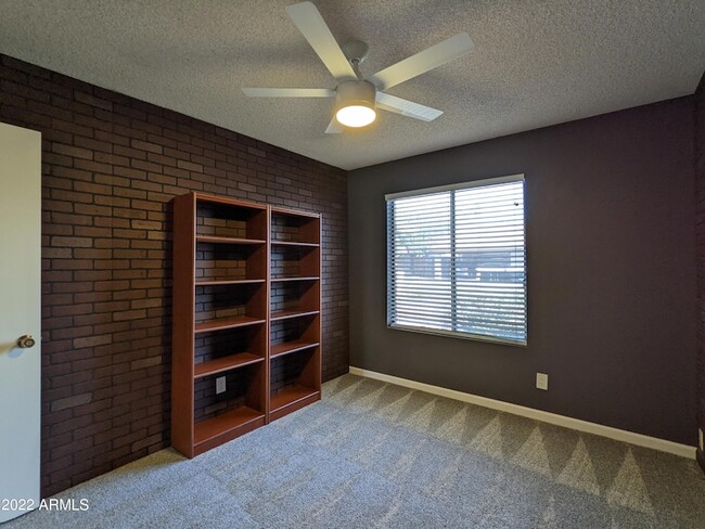 Building Photo - 10044 N 39th Ln