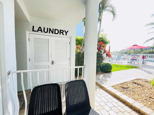 Building Photo - 1705 N Riverside Dr