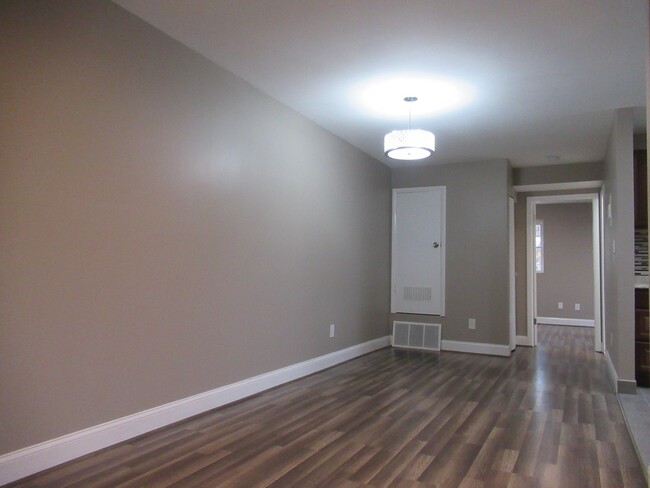 Building Photo - Updated 1 Bedroom Condo - Reisterstown!