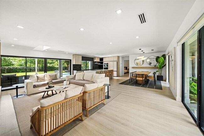 Building Photo - 15121 SW 69th Ct