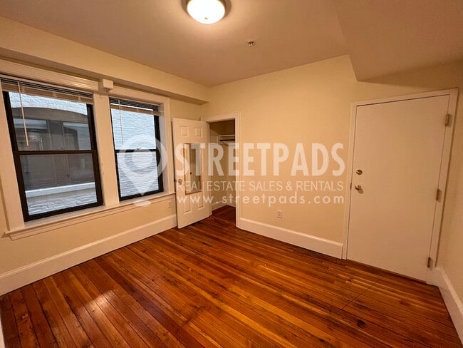 Building Photo - 881 Massachusetts Ave