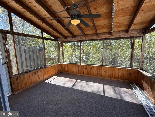 Building Photo - 1145 Pheasant Dr N