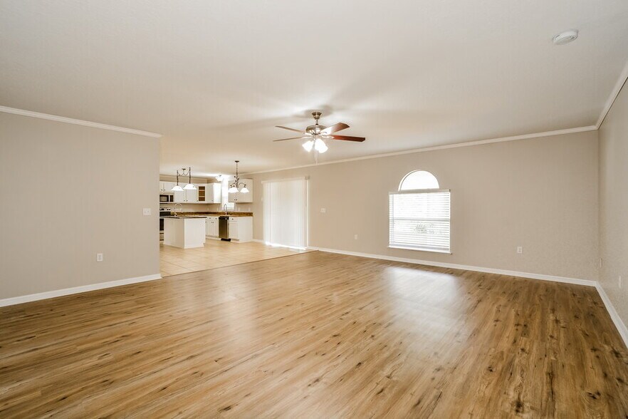 Building Photo - 685 Red Pepper Loop