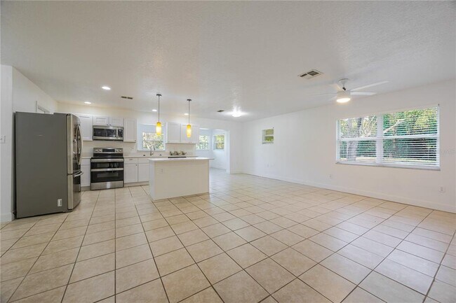 Building Photo - 495 Orange Ave