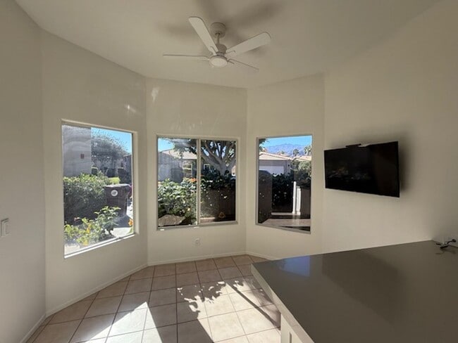 Building Photo - Laguna De La Paz