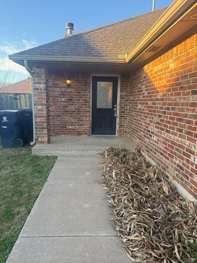 Building Photo - 10305 NW 38th Terrace