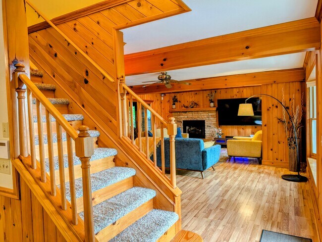 Building Photo - 524 Stornoway Dr