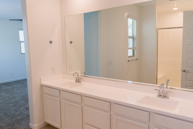 Building Photo - 1106 E Weatherby Way