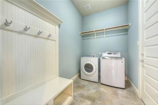 Building Photo - 203 Ancient Oak Way