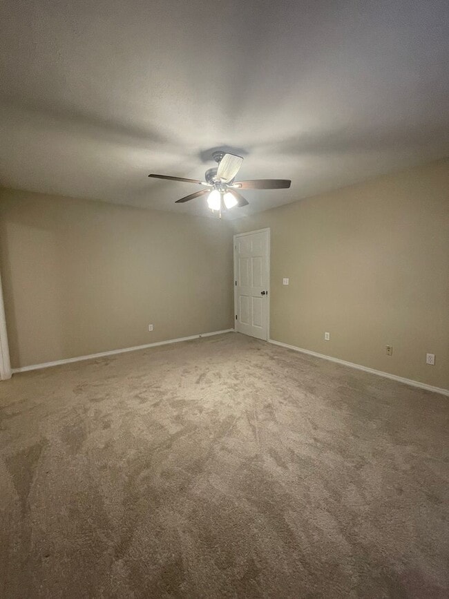 Building Photo - Executive Rental in Willard School District