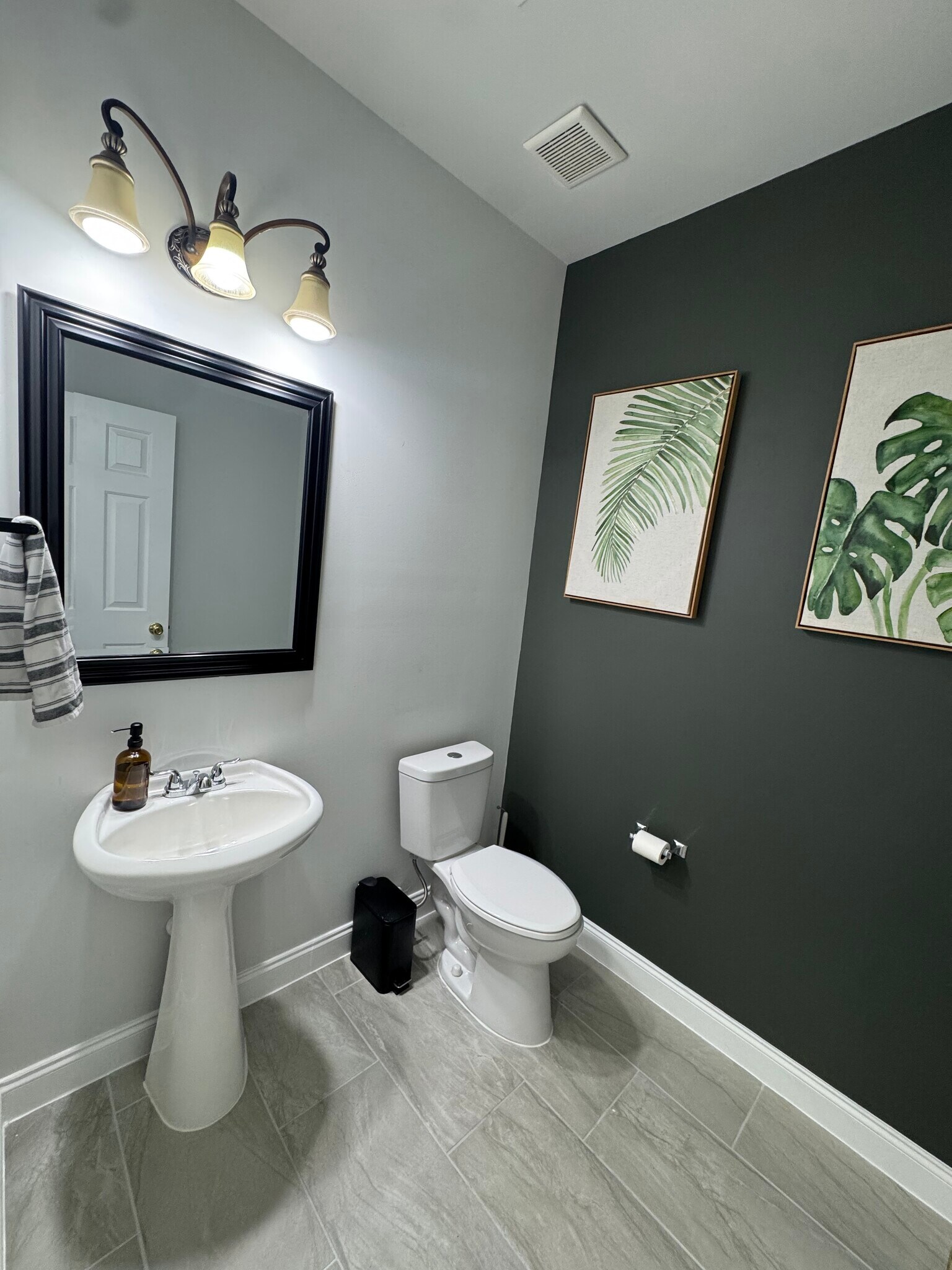 Downstairs 1/2 bathroom - 429 Indigo Ridge Dr